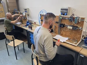 Kolejne zajęcia praktyczne na kursie elektryka w Szkole Branżowej I Stopnia w Przasnyszu
